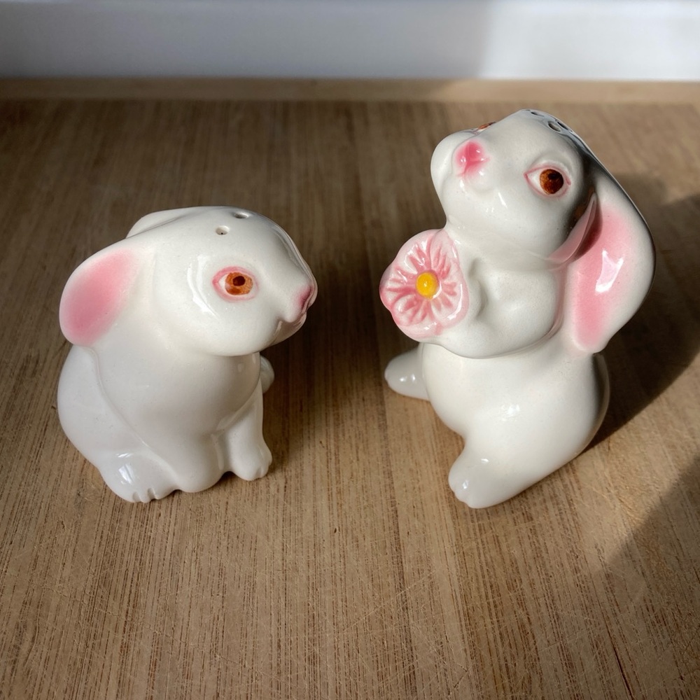 Avon Bunny Mates hand painted ceramic salt and pepper shakers new in box
